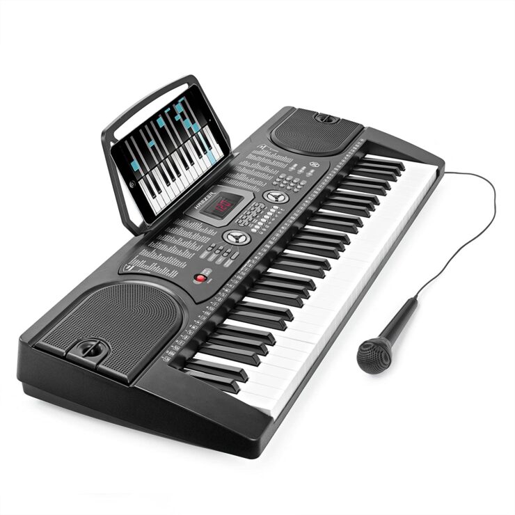 Digital piano keyboard with microphone