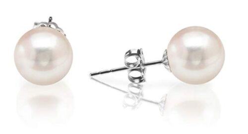 this is an image of a freshwater cultured pearl earrings for teenage girls. 