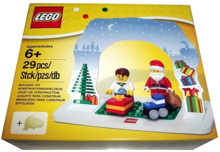 This is an image of LEGO seasonal set building set 