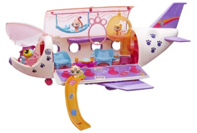 this is an image of a pet jet playset that comes with 4 pets for kids 4 and up. 