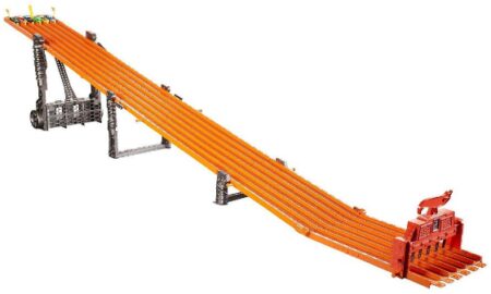 This is an image of Super 6 lanes speedway race for cars by Hot Wheels